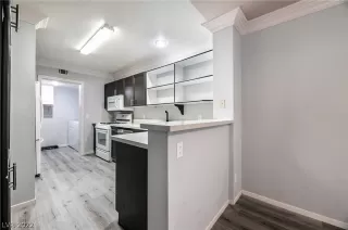 Photo #5: 2438977 Listing 