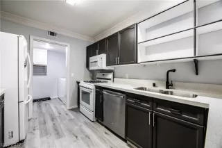 Photo #6: 2438977 Listing 