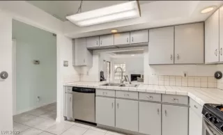 Photo #4: 2438999 Listing