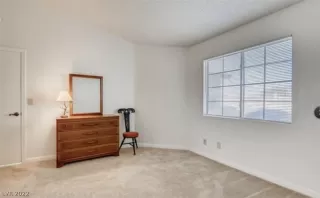 Photo #5: 2438999 Listing