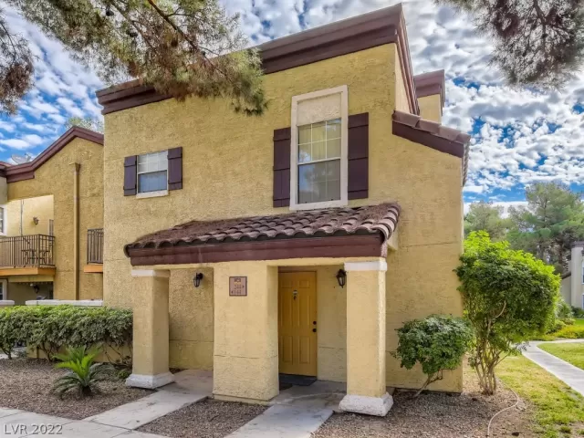 MLS: 2439053 Condo For Sale