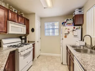 Photo #3: 2439053 Listing