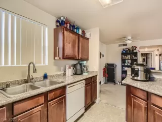 Photo #4: 2439053 Listing