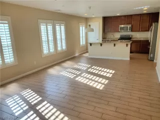 Photo #3: 2439094 Listing 