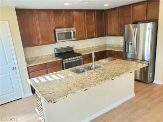 Photo #5: 2439094 Listing 