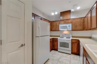 Photo #3: 2439108 Listing