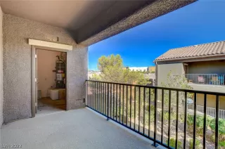 Photo #6: 2439108 Listing