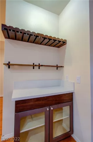 Photo #5: 2439127 Listing 