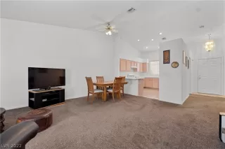 Photo #6: 2439149 Listing