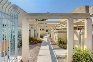 Photo #2: 2439152 Listing