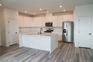 Photo #4: 2439153 Listing 