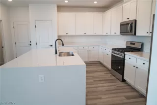 Photo #6: 2439153 Listing 