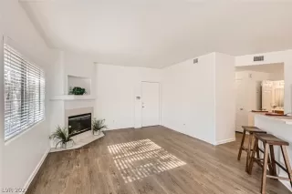 Photo #3: 2439159 Listing