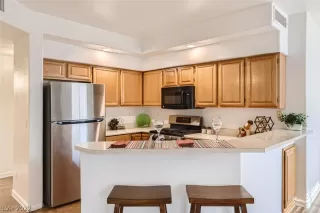 Photo #4: 2439159 Listing