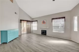 Photo #3: 2439184 Listing 