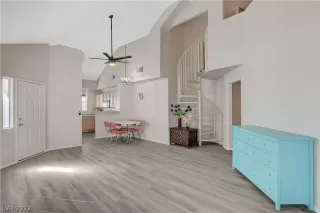 Photo #5: 2439184 Listing 