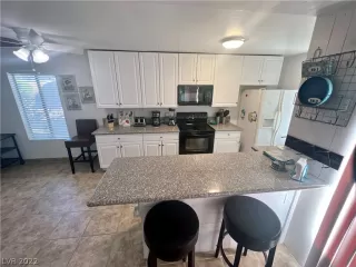 Photo #4: 2439205 Listing