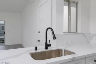 Photo #3: 2439225 Listing