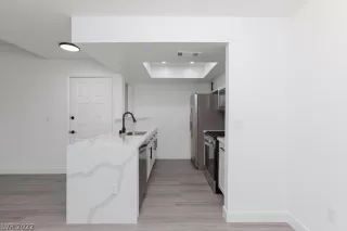 Photo #4: 2439225 Listing