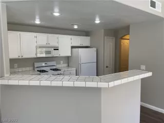 Photo #5: 2439251 Listing