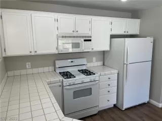 Photo #6: 2439251 Listing