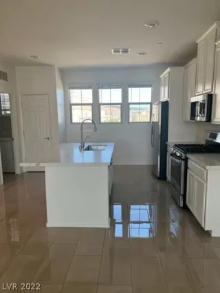 Photo #5: 2439316 Listing 