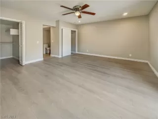 Photo #4: 2439351 Listing