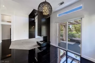 Photo #5: 2439355 Listing 