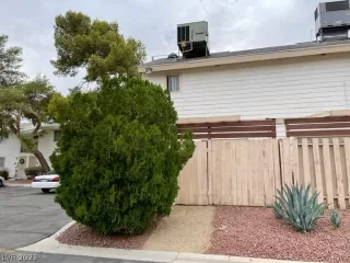 Photo #3: 2439387 Listing 