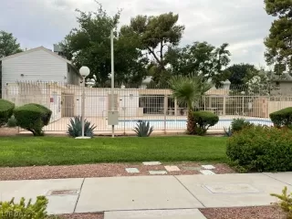 Photo #5: 2439387 Listing 