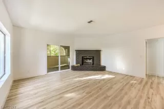 Photo #5: 2439436 Listing