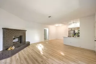 Photo #6: 2439436 Listing