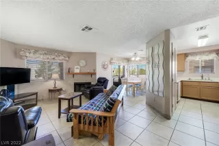 Photo #4: 2439457 Listing