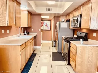 Photo #5: 2439506 Listing 