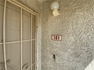 Photo #3: 2439507 Listing