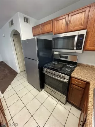 Photo #5: 2439507 Listing