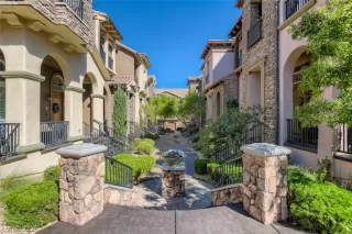 Photo #2: 2439517 Listing