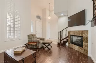 Photo #6: 2439517 Listing