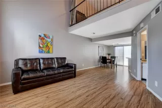 Photo #4: 2439530 Listing