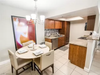 Photo #5: 2439570 Listing 