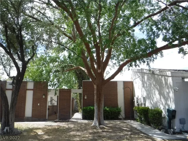 MLS: 2439579 Condo For Sale