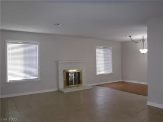 Photo #4: 2439579 Listing