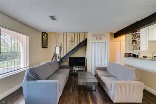 Photo #5: 2439613 Listing