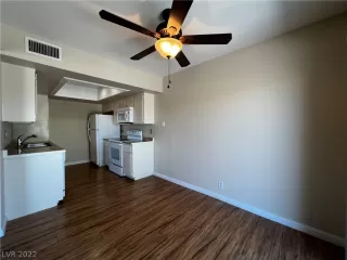 Photo #4: 2439626 Listing 