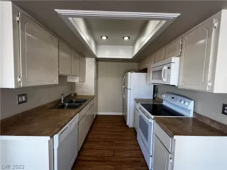 Photo #5: 2439626 Listing 