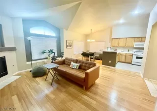 Photo #4: 2439647 Listing 