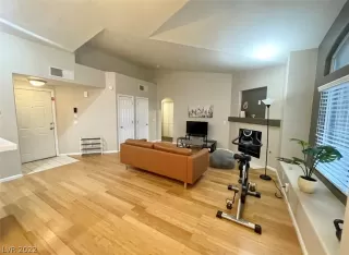 Photo #5: 2439647 Listing 