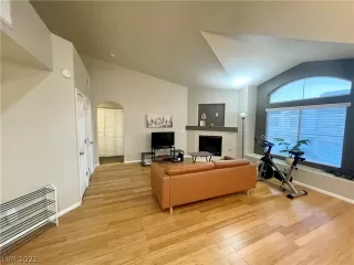 Photo #6: 2439647 Listing 