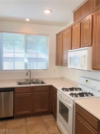 Photo #4: 2439675 Listing 