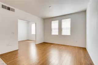 Photo #3: 2439689 Listing